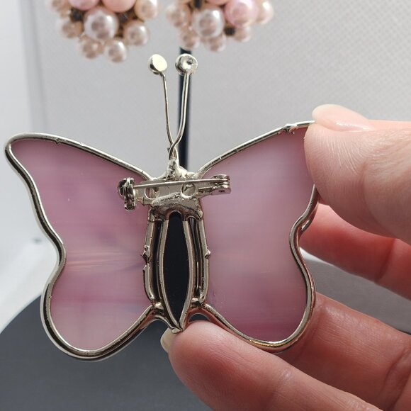 Iridescent Butterfly brooch with vintage pink and cream clip-on beaded earrings. - Picture 4 of 5